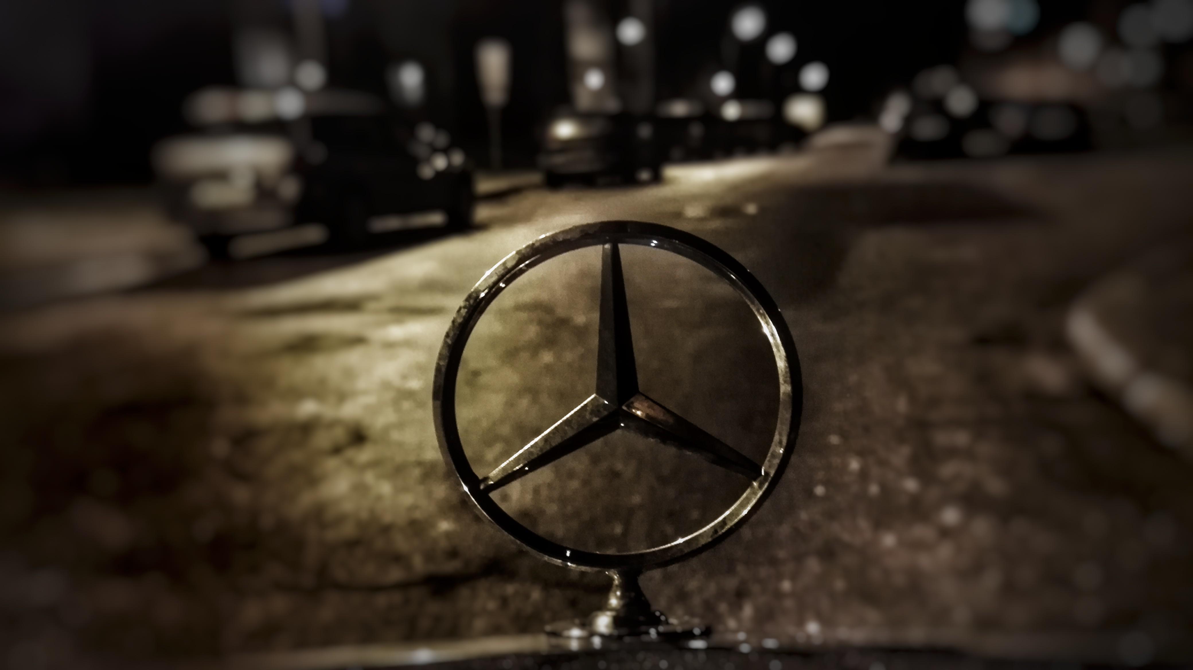 Логотип Mercedes-Benz