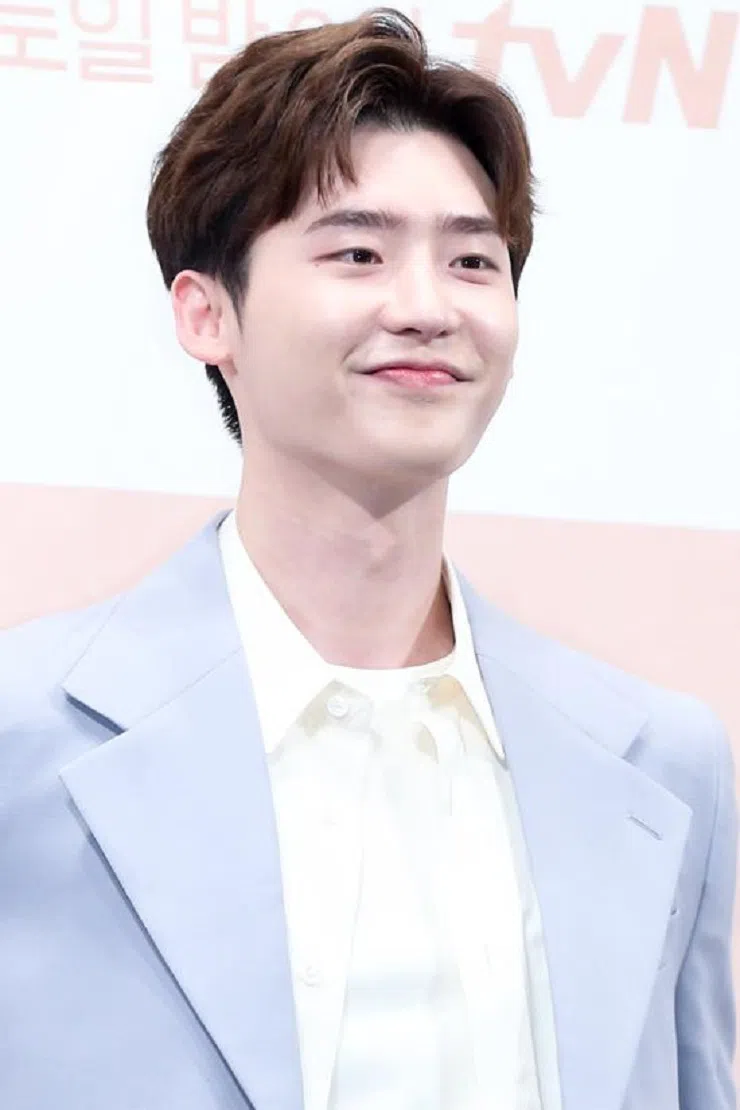 Lee Jong Suk 2021. Kwon Nara Lee Jong Suk. Актеры Кореи 2021. Как зовут актера с фильма счастье 2021 Корея.